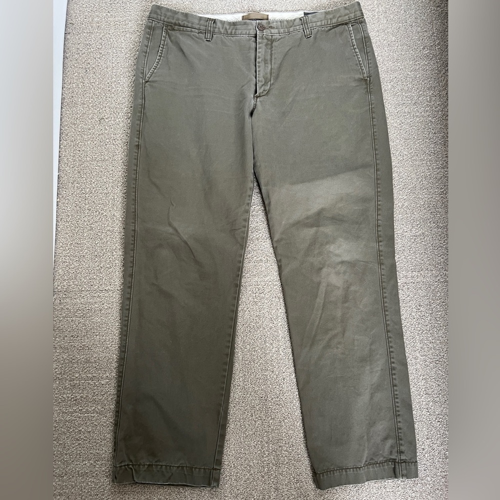 LL Bean Signature Men’s Camp Chino Straight Leg Pant in Olive Gray